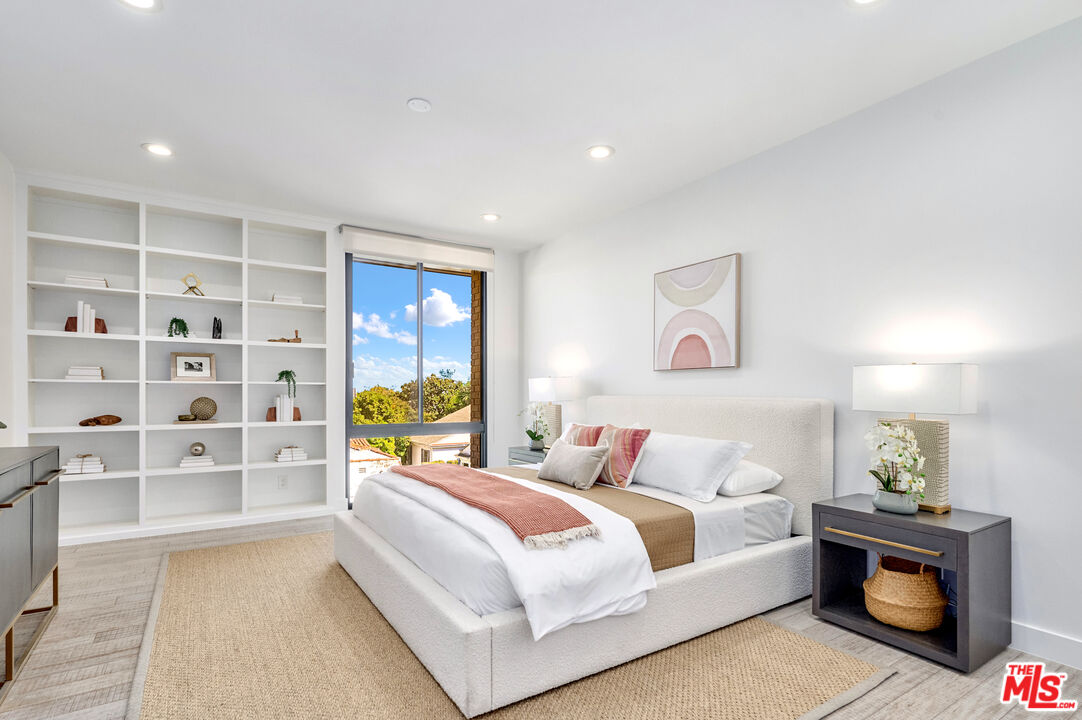 268 S Lasky Dr Unit: 303