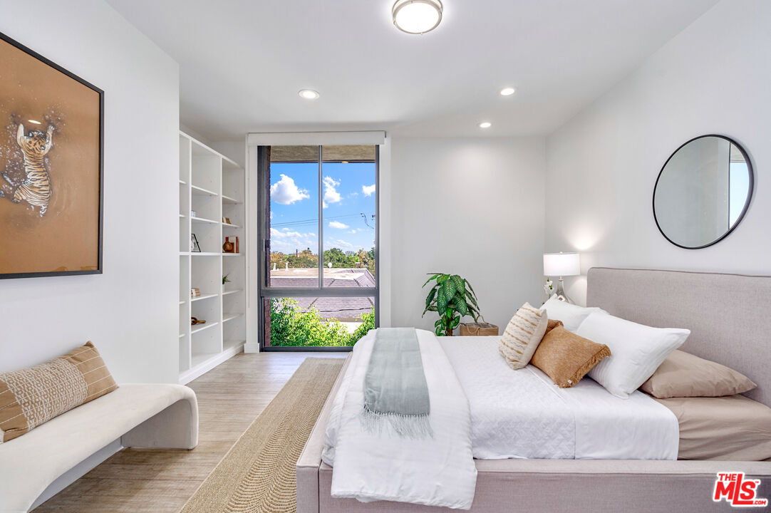 268 S Lasky Dr Unit: 303