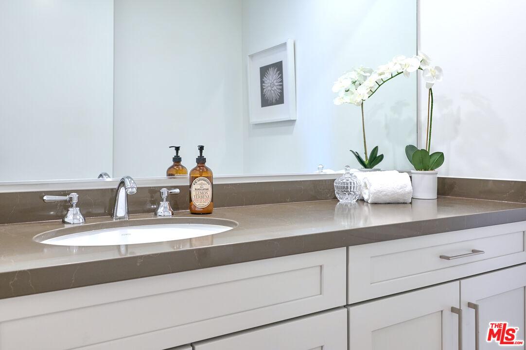 268 S Lasky Dr Unit: 303