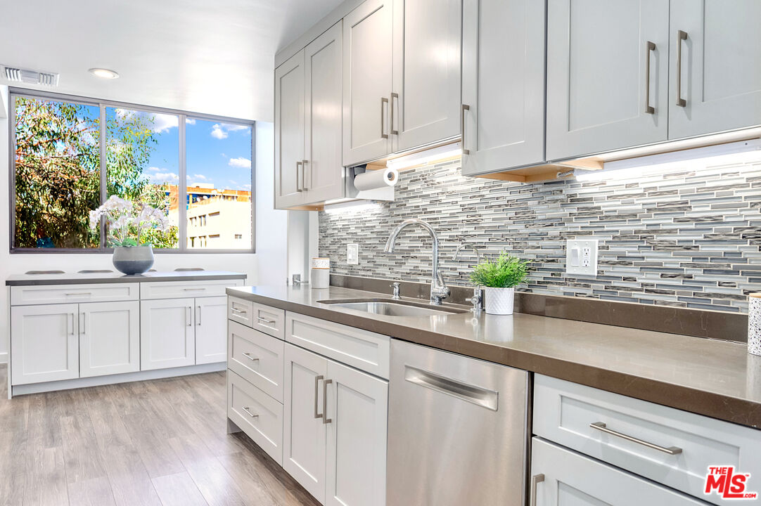 268 S Lasky Dr Unit: 303