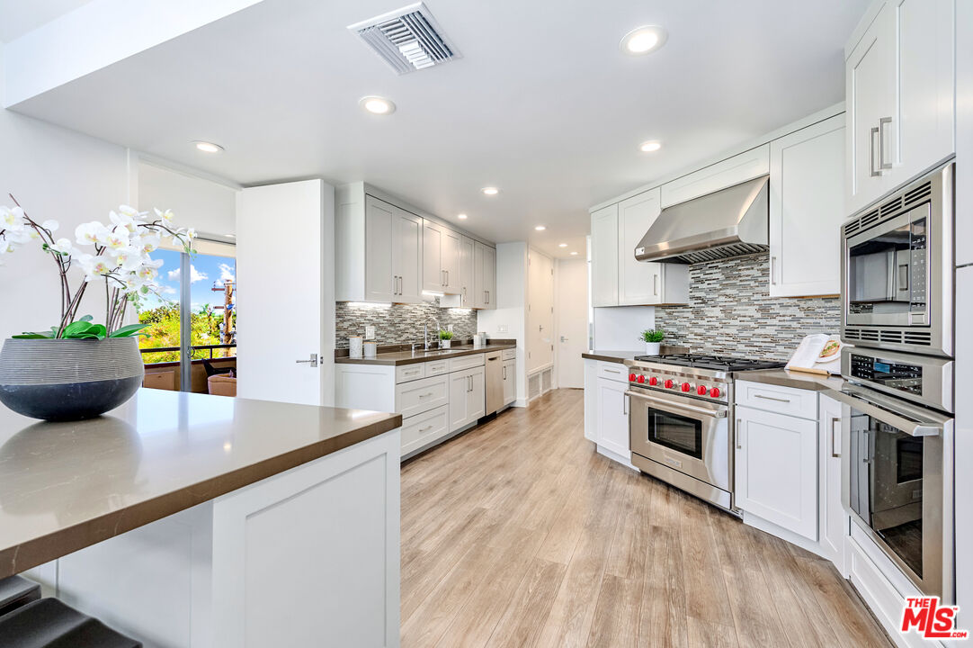268 S Lasky Dr Unit: 303