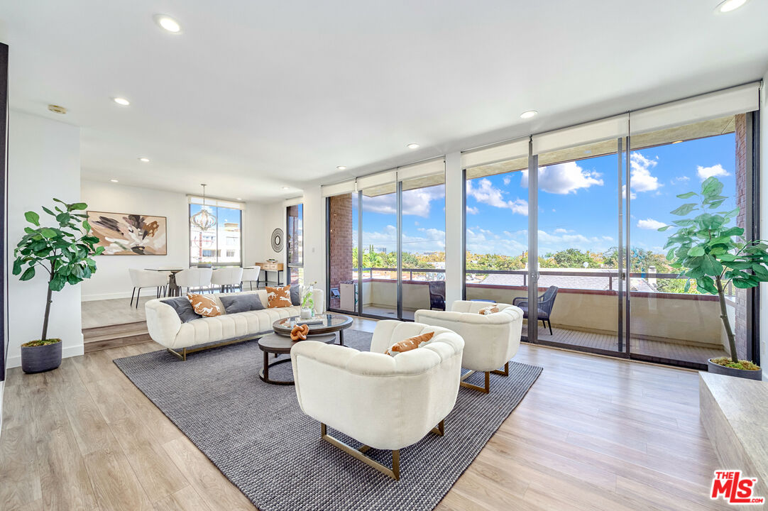 268 S Lasky Dr Unit: 303