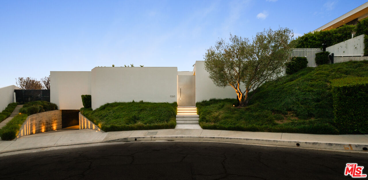 9265 Robin Dr