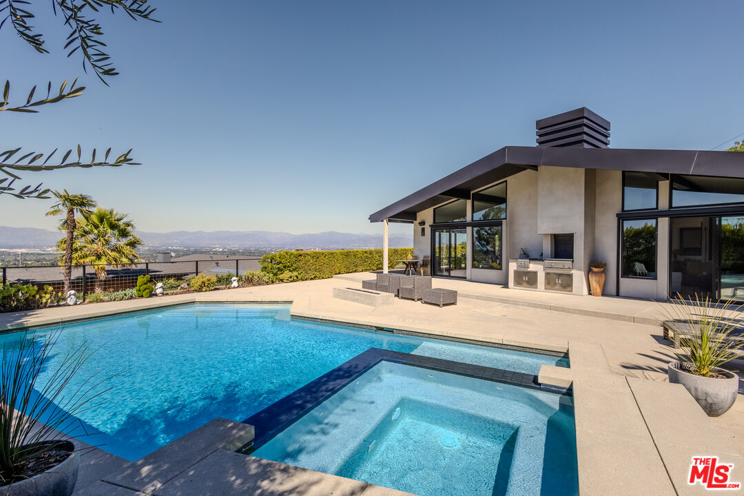 4326 Coronet Dr