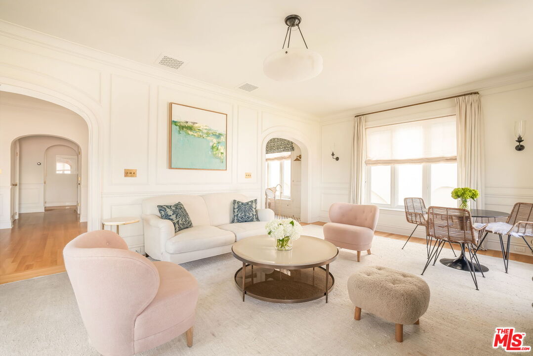 Exquisitely Designed Residence in Granville Towers