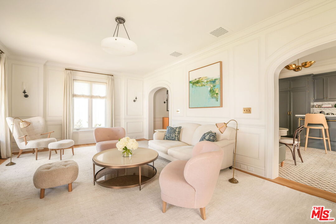 Exquisitely Designed Residence in Granville Towers