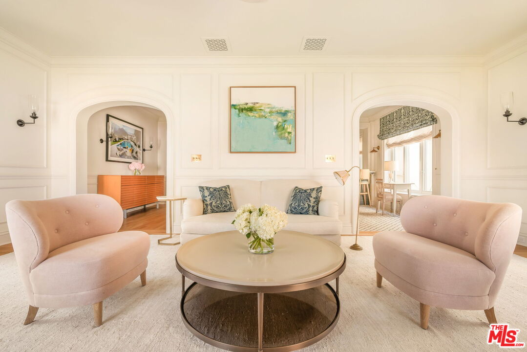 Exquisitely Designed Residence in Granville Towers