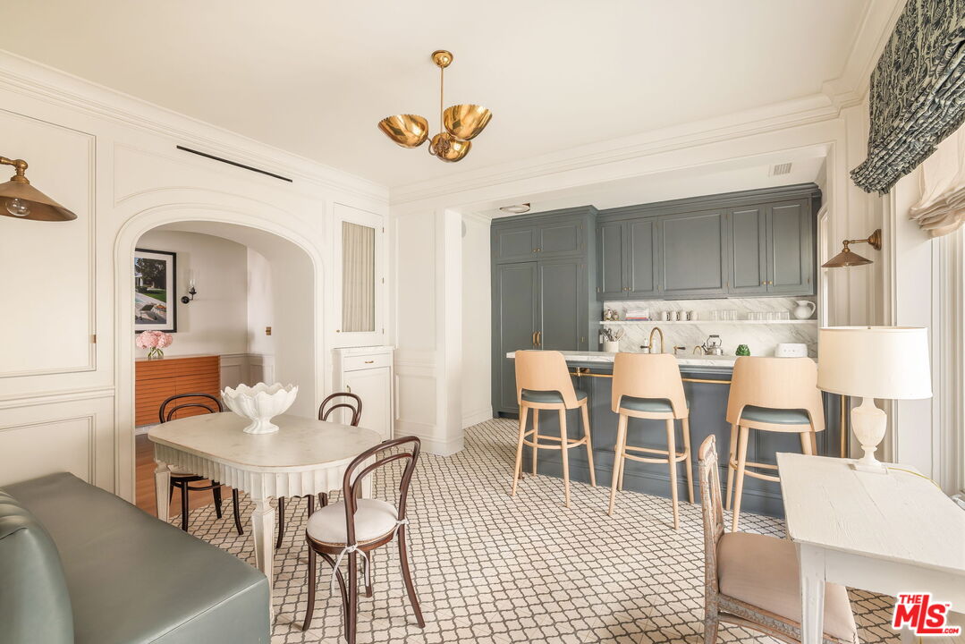 Exquisitely Designed Residence in Granville Towers
