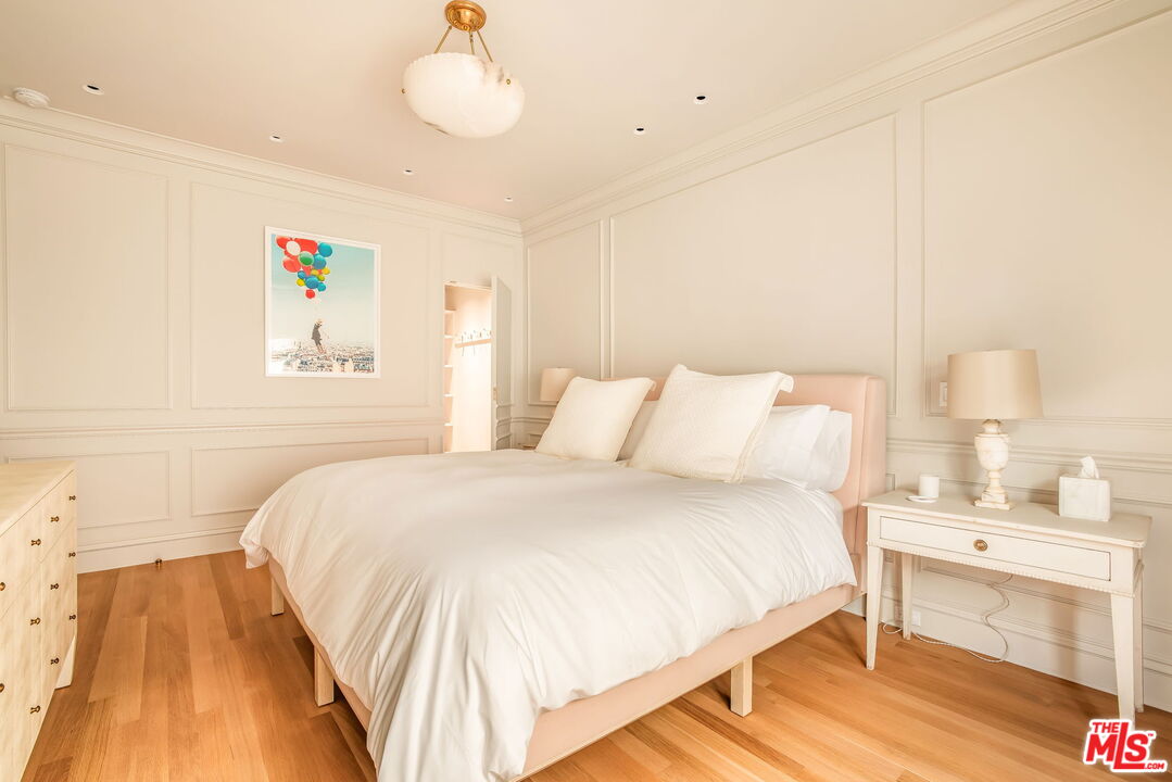 Exquisitely Designed Residence in Granville Towers