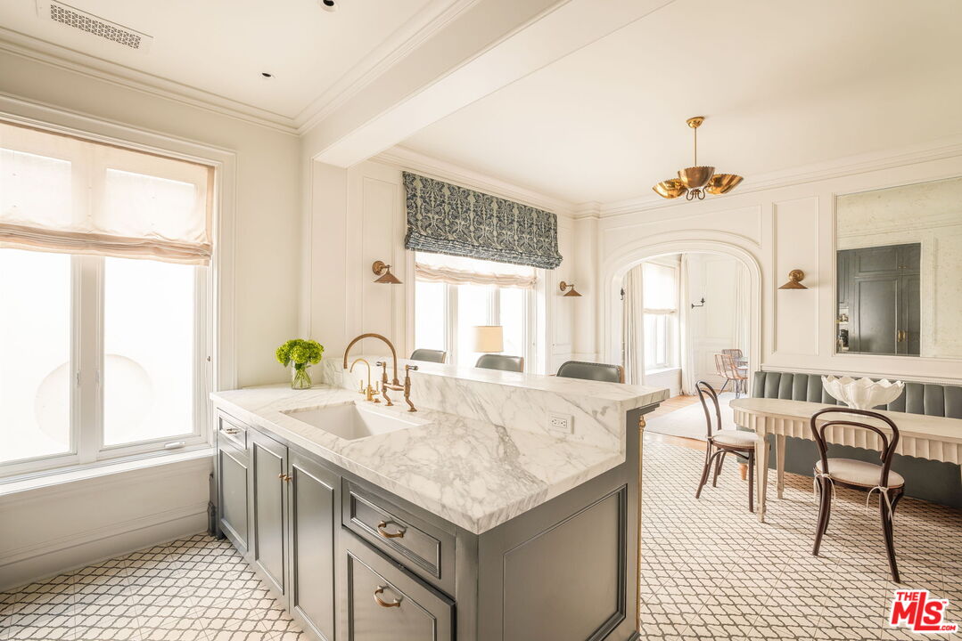 Exquisitely Designed Residence in Granville Towers