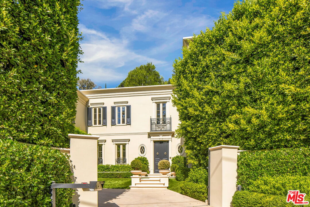 Custom Neo-Traditional Home