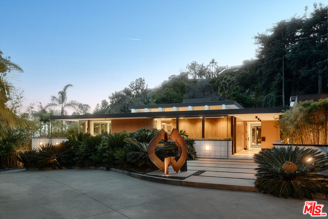 1061 Loma Vista Dr