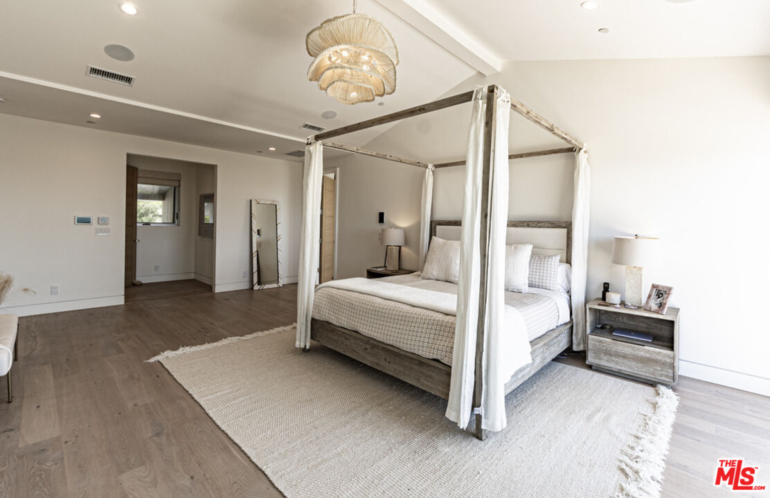 stunning rustic-modern farmhouse