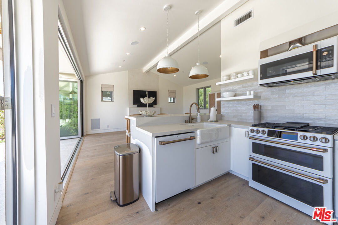 stunning rustic-modern farmhouse