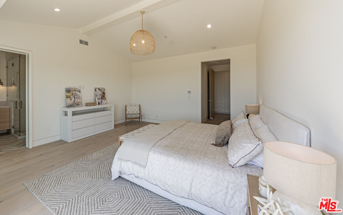 stunning rustic-modern farmhouse