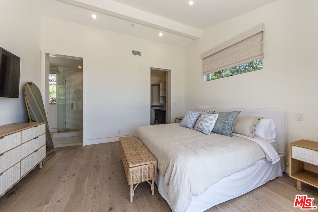 stunning rustic-modern farmhouse