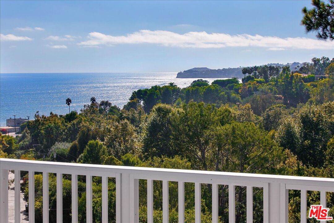 Nestled in coveted Sycamore Park