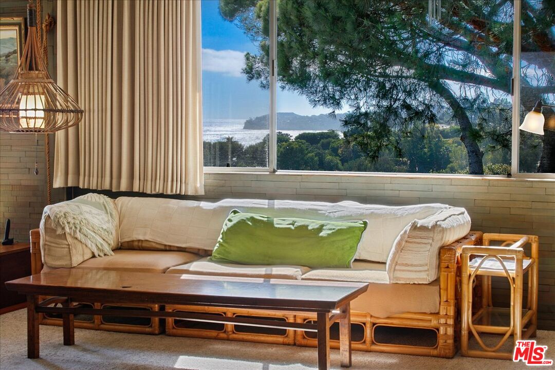 27071 Sea Vista Dr