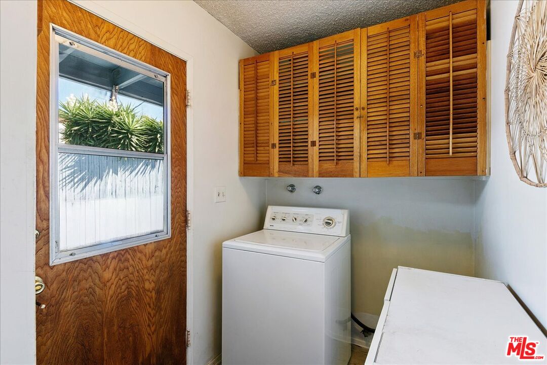 Nestled in coveted Sycamore Park