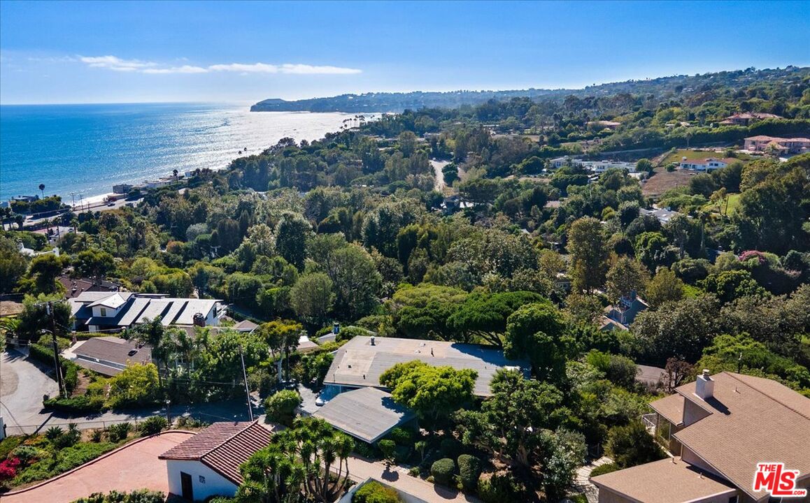 Nestled in coveted Sycamore Park