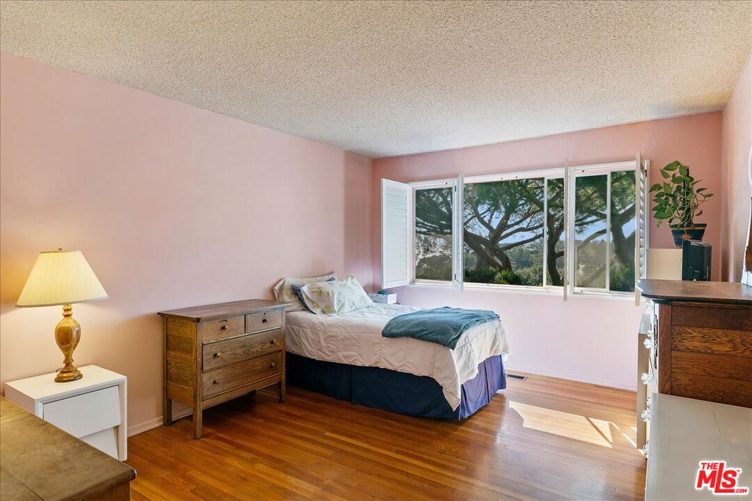 Nestled in coveted Sycamore Park