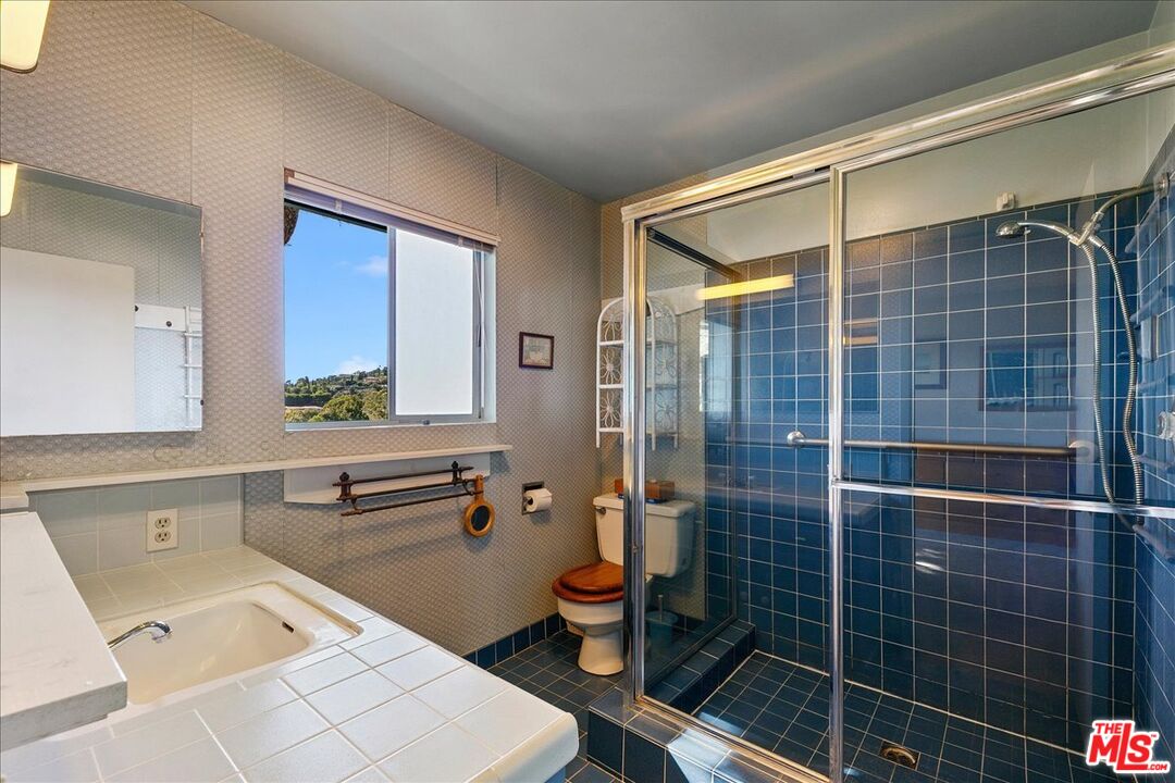 27071 Sea Vista Dr