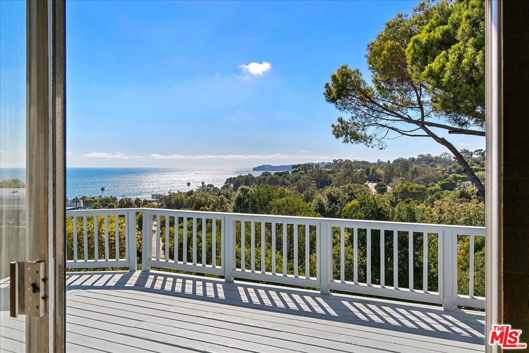 27071 Sea Vista Dr