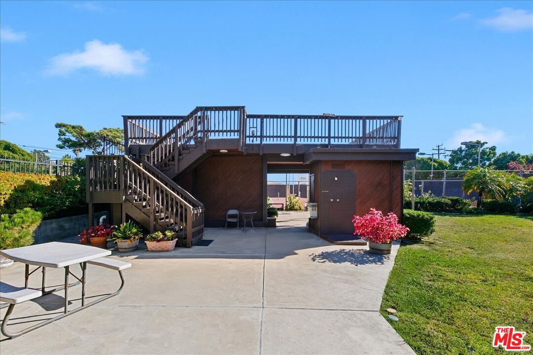 27071 Sea Vista Dr