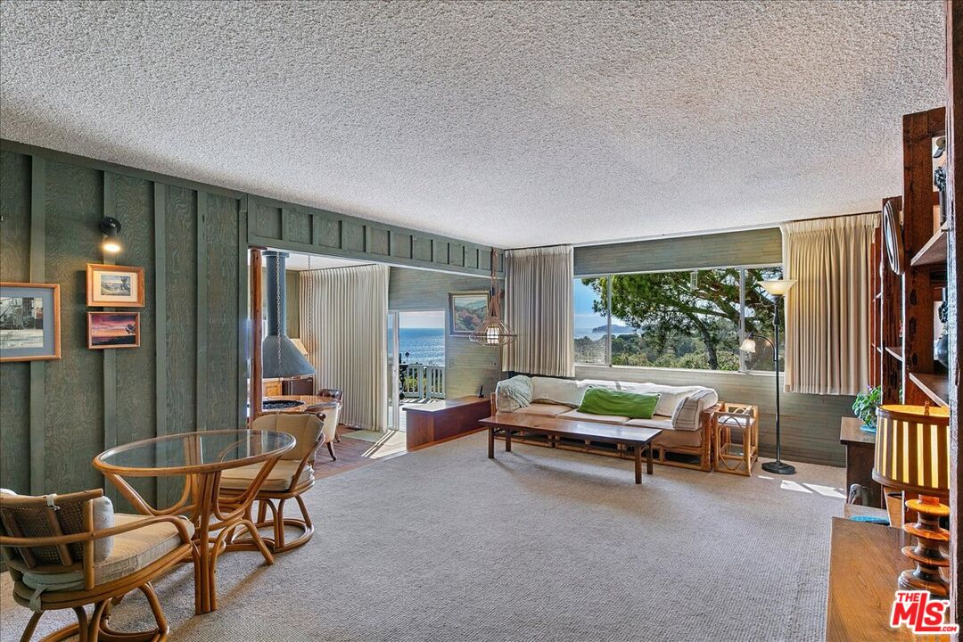 Nestled in coveted Sycamore Park