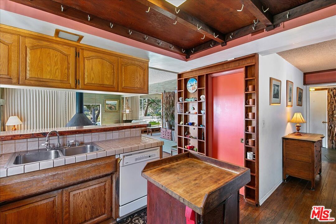 Nestled in coveted Sycamore Park