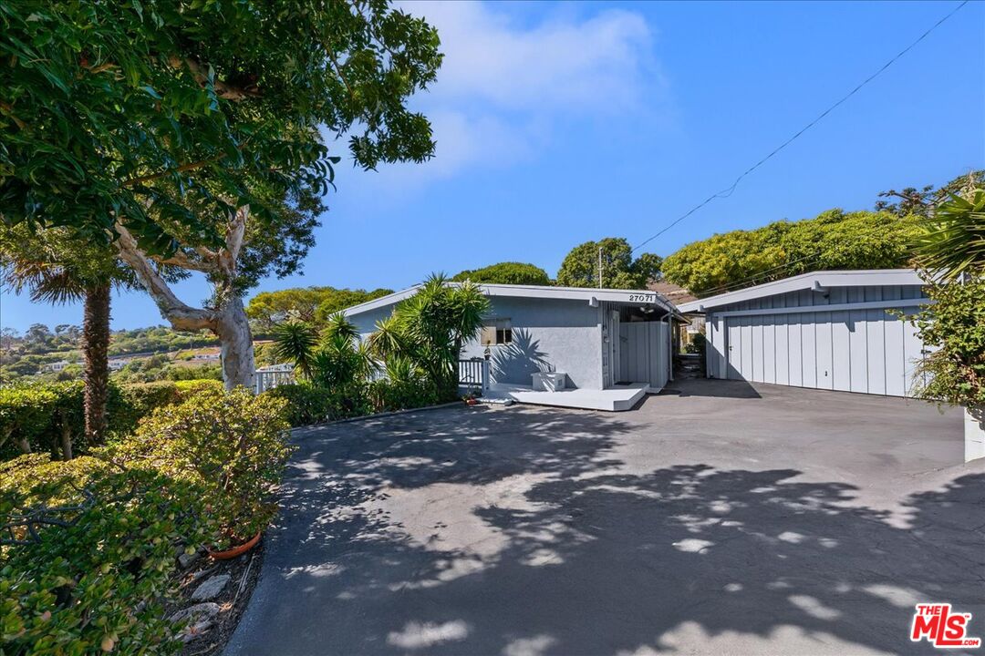 Nestled in coveted Sycamore Park