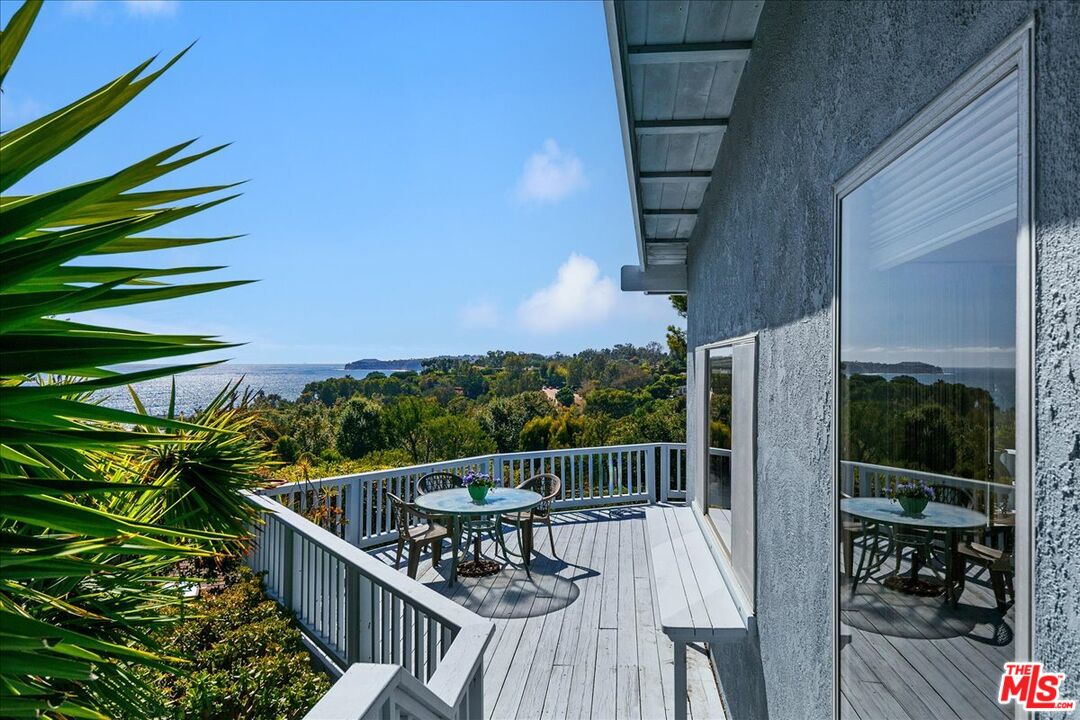 Nestled in coveted Sycamore Park