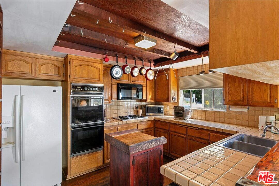 27071 Sea Vista Dr