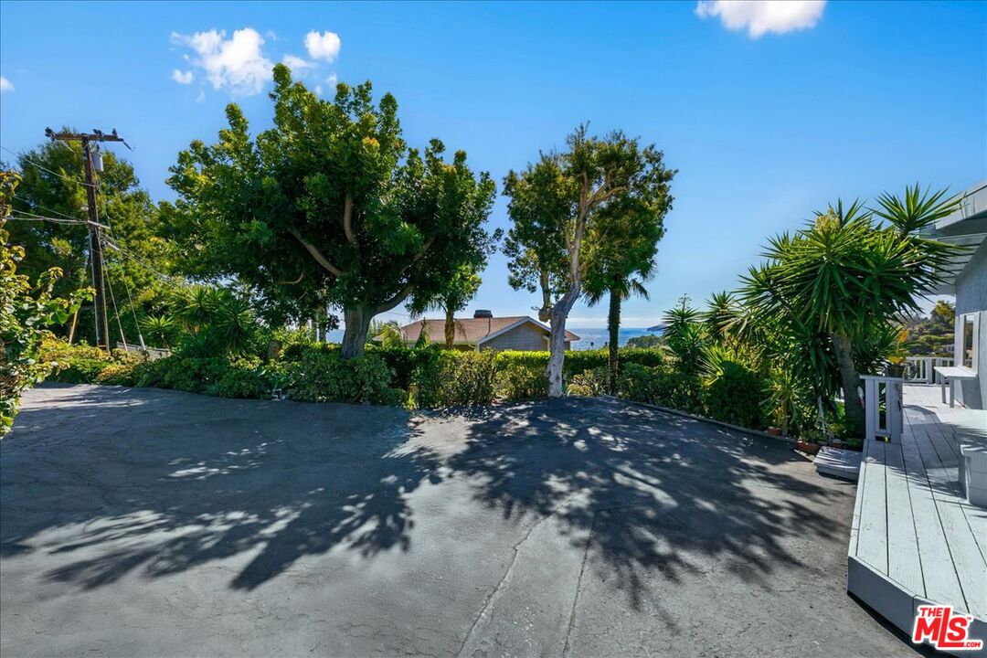 Nestled in coveted Sycamore Park