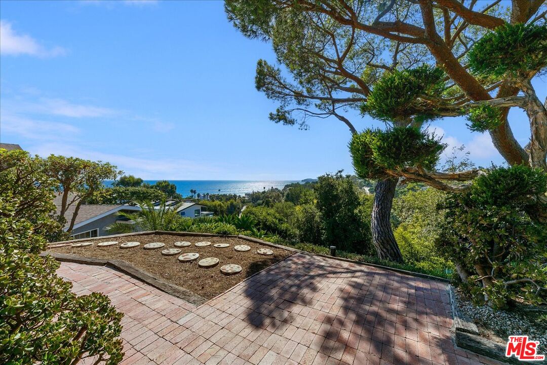 27071 Sea Vista Dr
