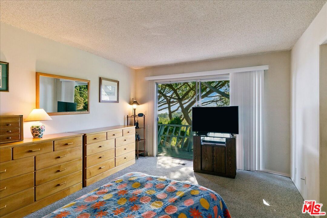 Nestled in coveted Sycamore Park