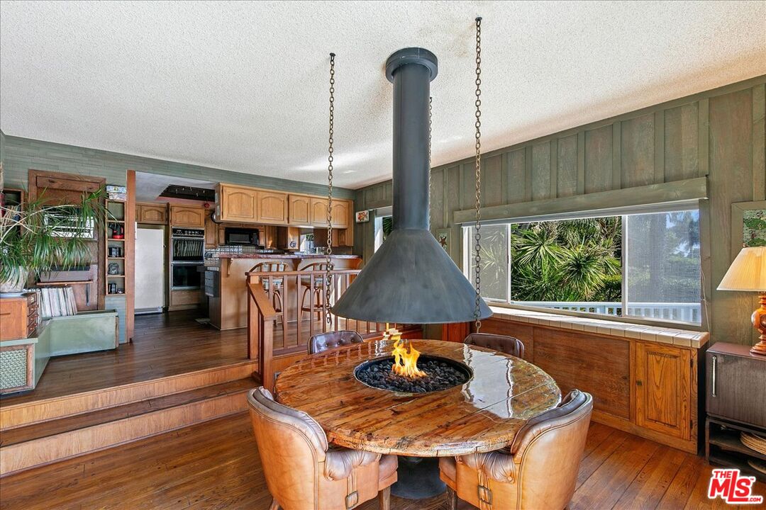 Nestled in coveted Sycamore Park