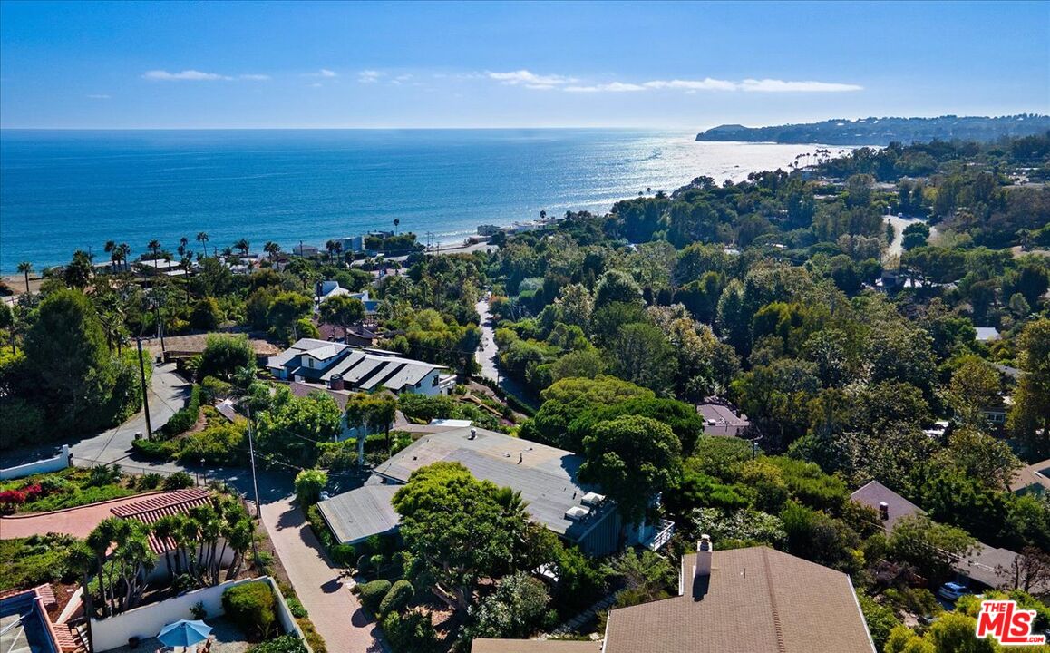 Nestled in coveted Sycamore Park