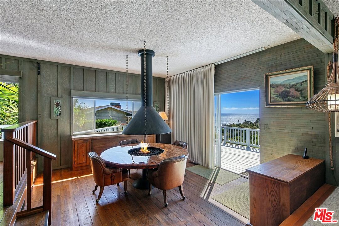 Nestled in coveted Sycamore Park