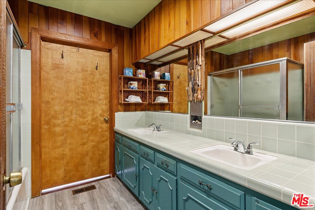 Nestled in coveted Sycamore Park