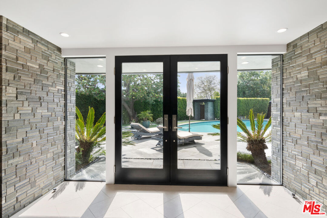 3035 Lake Glen Dr