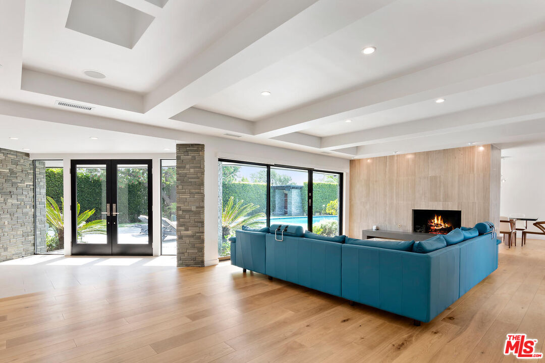 3035 Lake Glen Dr