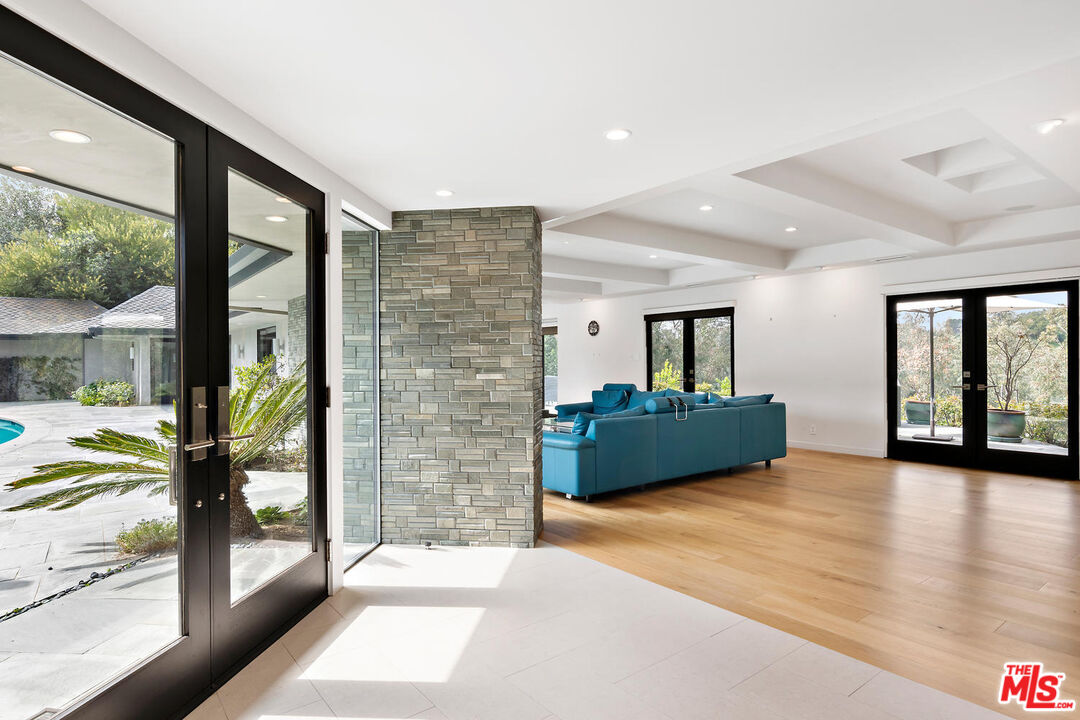 3035 Lake Glen Dr