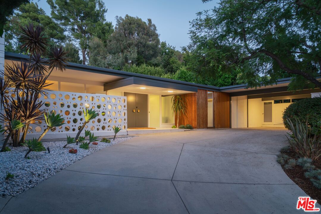 mid-century modern gem