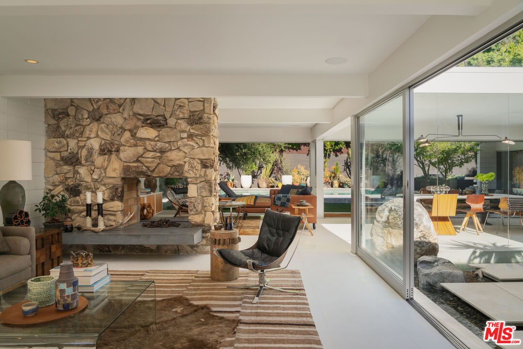 mid-century modern gem