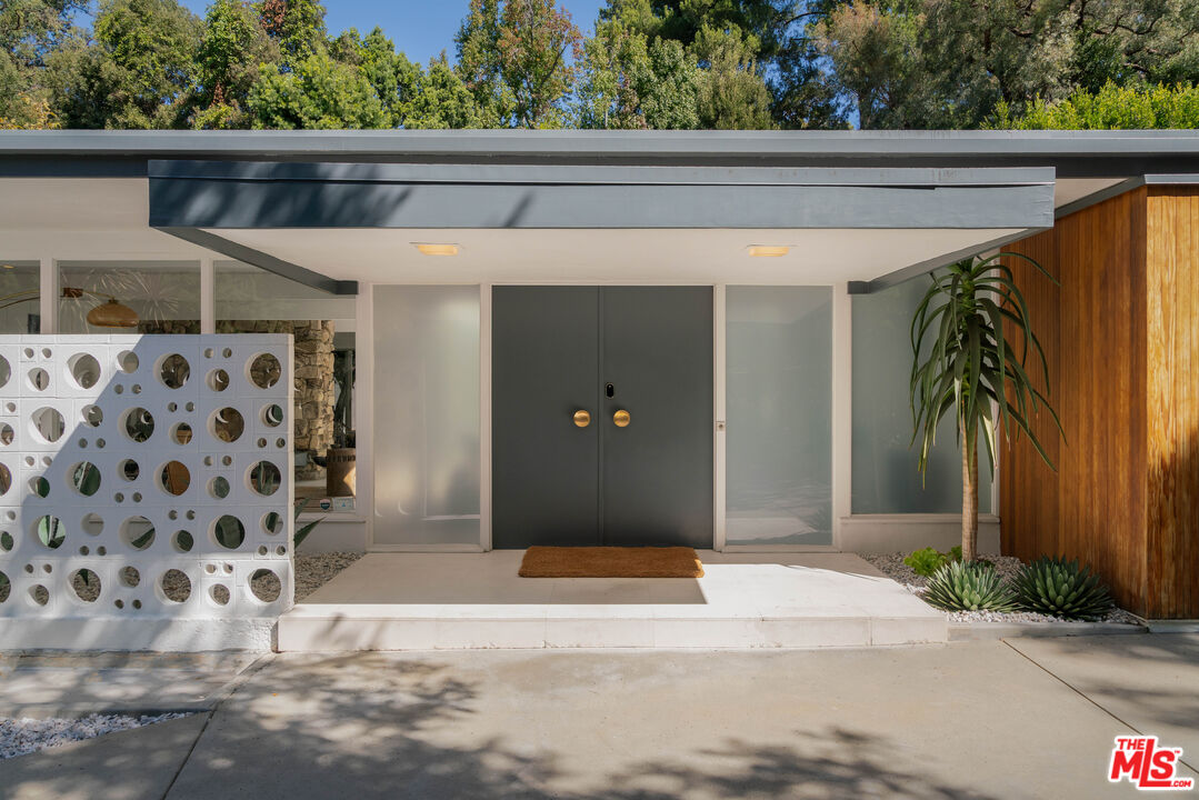 mid-century modern gem