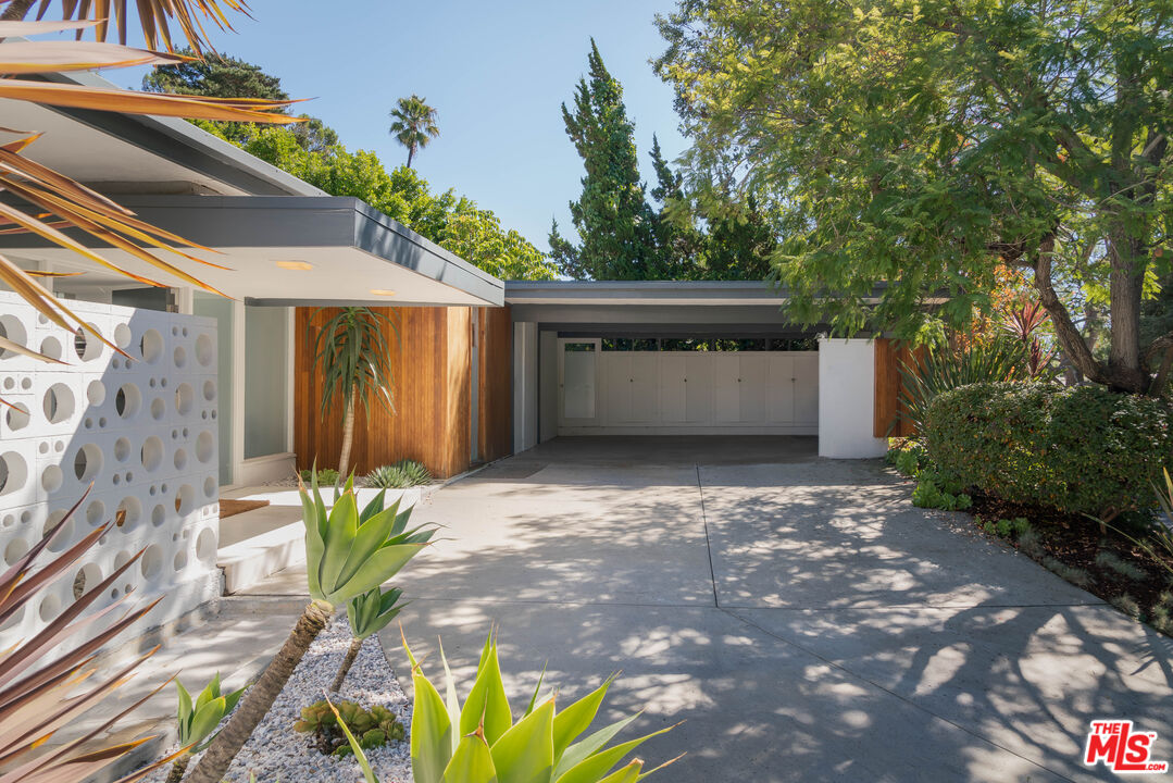 mid-century modern gem