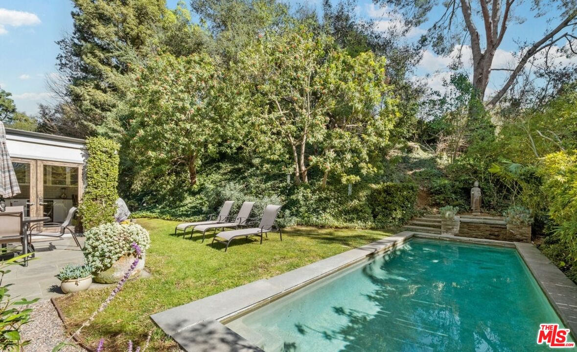 2530 Hutton Dr