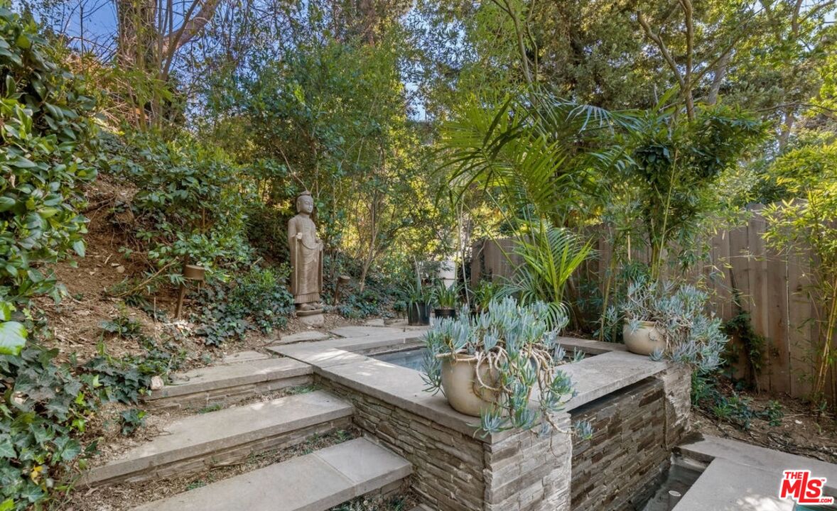 2530 Hutton Dr