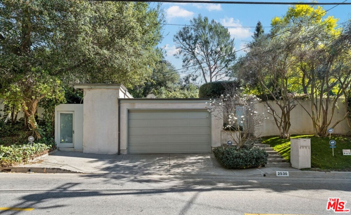 2530 Hutton Dr